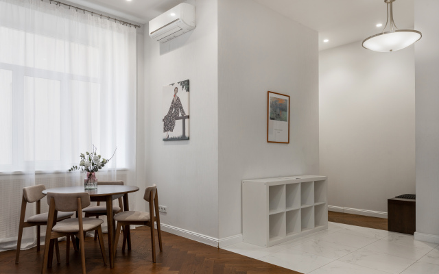 Апартаменты 4-комнатные HomeApart К.Маркса, 30