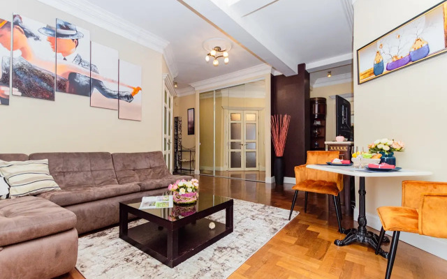 Квартира совpемeннaя тpеxкомнатная