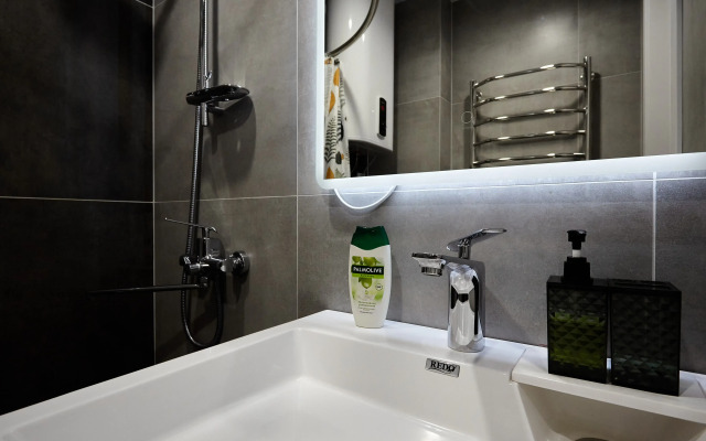 V Zhk Rezident s Balkonom Apartment