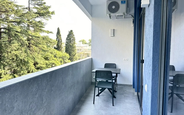 Na Pervomayskoy Ulitse 1 Apartments