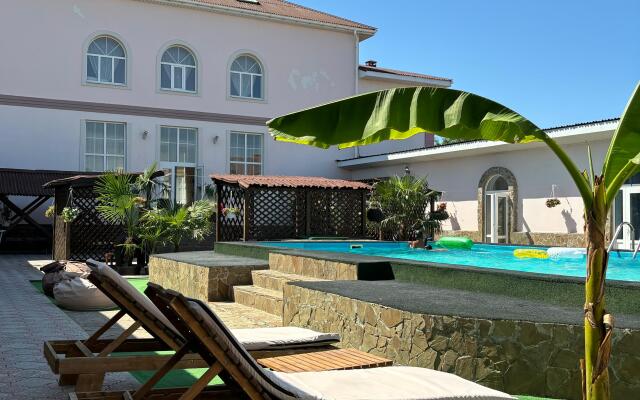 Admiral Klub Guest House