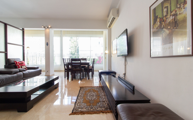 Апартаменты Bright 3BR in the Beating Heart of TLV by FeelHome