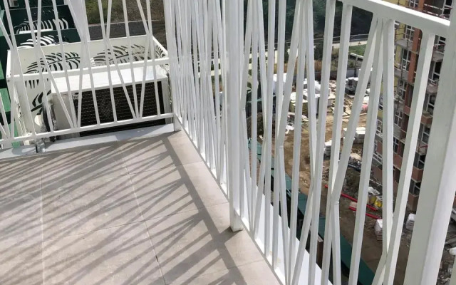 Uyutnaya Svetlaya Kvartira Vo Flore 1 Flat