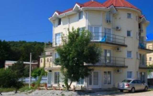 Yezhik Guest House