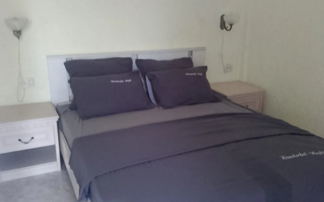 Yuzhny M Guest House