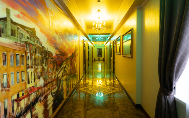 Venice Hotel