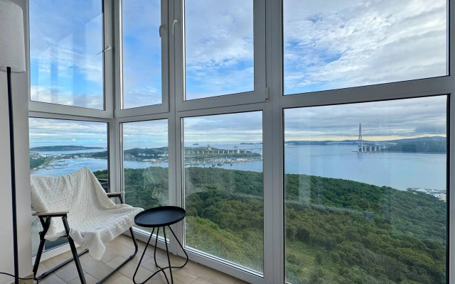 Квартира Уютная с Видом на Море и Русский Мост