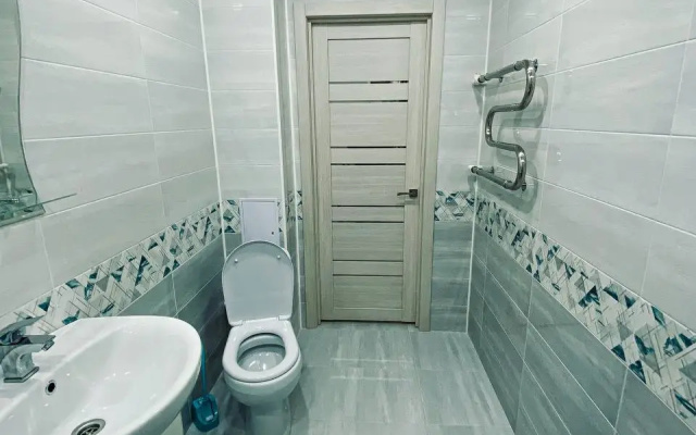 Kvartira s Panoramnym Balkonom i Individual'nym Otopleniem. Tihij Uutnyj Rajon s Ocen' Razvitoj Infrastrukturoj