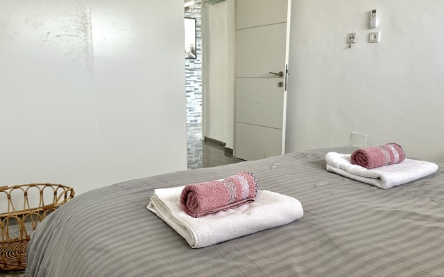 Diamond 2bed Apartment with Jacuzzi by the Sea