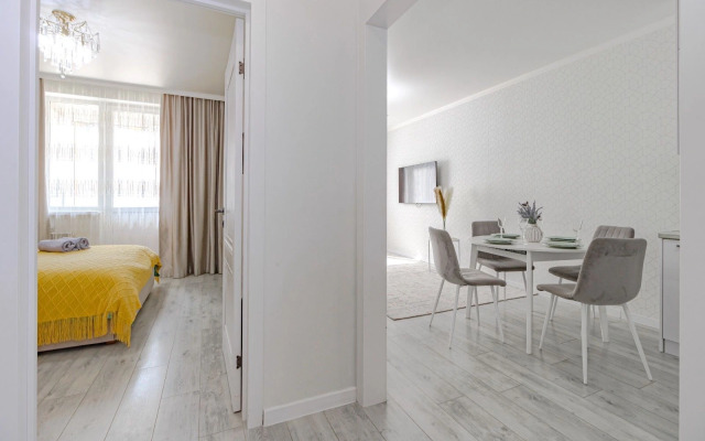 Svetlye I Uyutnye Ryadom S Dostoprimechatelnostyami Apartments