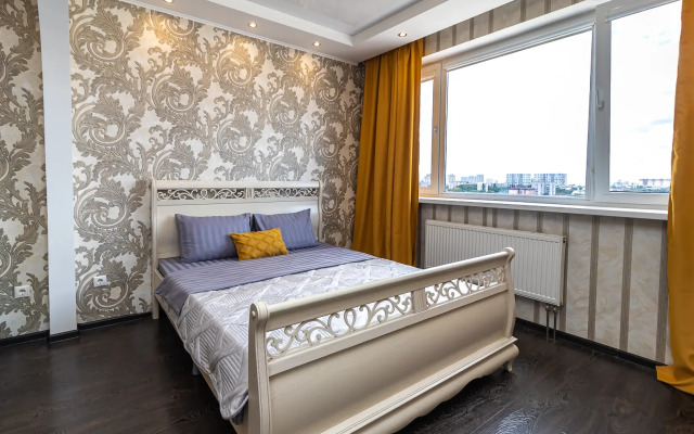 Квартира Просторная двухкомнатная недалеко от парка Галицкого