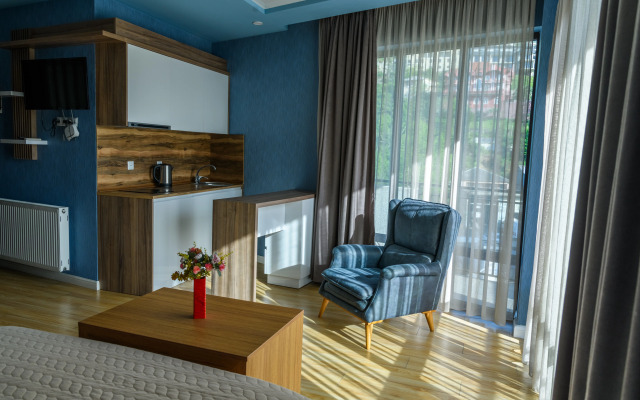 Sunny Hotel