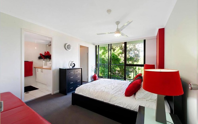 Holiday Resort in Surfers Paradise with City View Apartments – Guest Rooms – Gold Coast