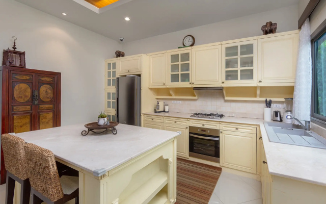 Вилла LETI 3BR, 22 meters Pool, Naiharn Beach