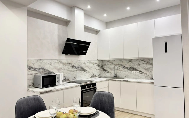 Na Pervomayskoy Ulitse 1 Apartments