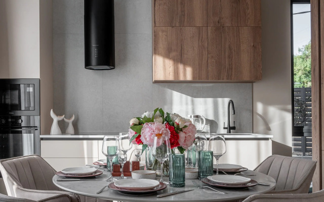 Granat s Basseynom i Mangalnoy Zonoy Villa