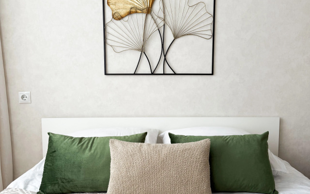 Studiya Beige Flat
