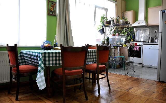Cozy in the Heart of Tbilisi Apartments