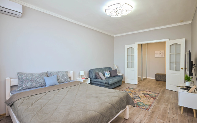 Uyutnaya S Dizaynerskim Remontom I Shikarnym Vidom Flat
