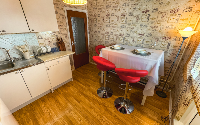 S zaseleniyem Lutshiy servis Posutochno50 Flat