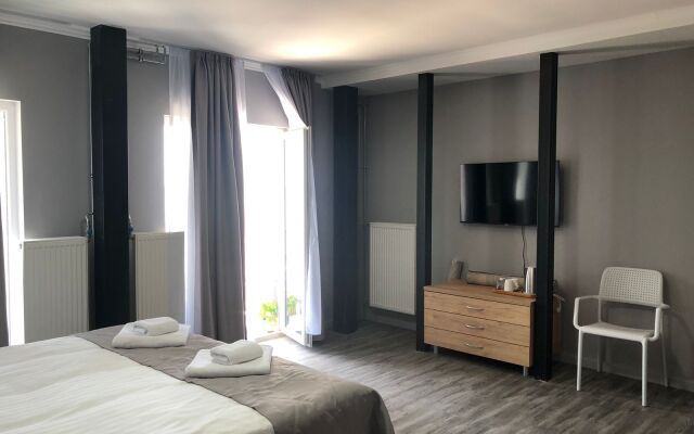 Port Hotel