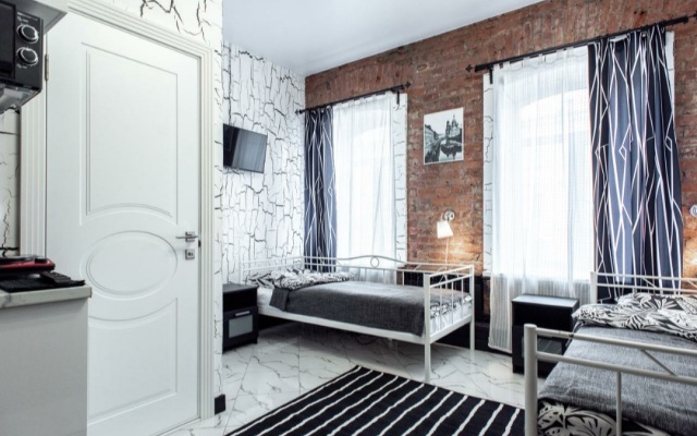Black & White Na 1-Y Krasnoarmeyskoy Apart-hotel