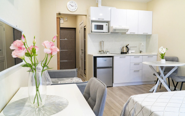 Studiya Kapri Khaus Chetyrekhmestnaya Zhk Letniy Flat