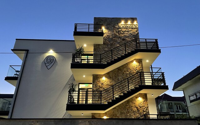 Azaliy 7 Hotel