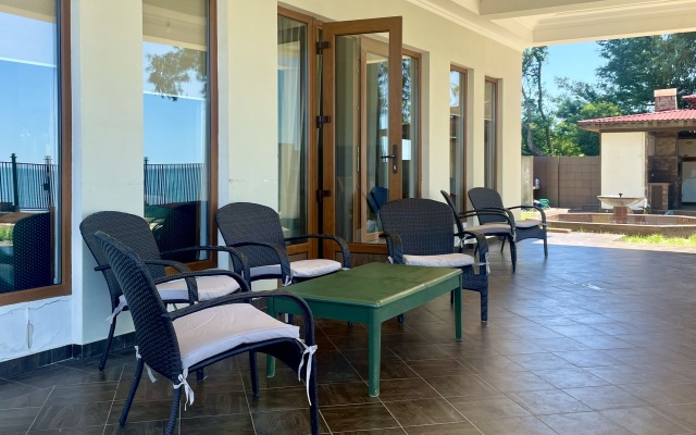 Mayna Villa