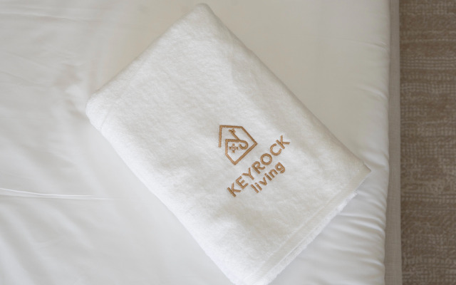 Keyrock Palm View Pool & Gym Access Apartments