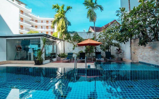 Отель Citrus Patong Hotel by Compass Hospitality