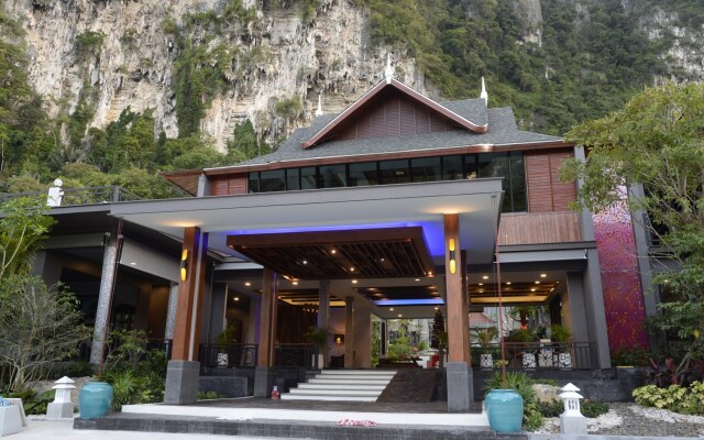 The Scene Cliff View Villas Hotel