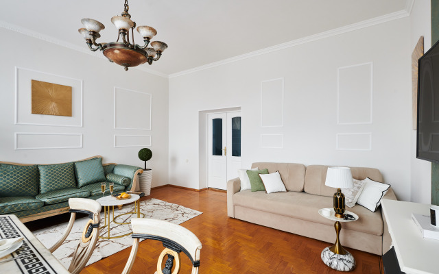 GM Trekhkomnatnye Pryamo u Krasnoj Ploshchadii Apartments
