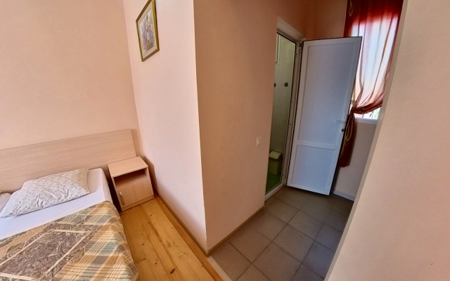 Yuzhny Guest House