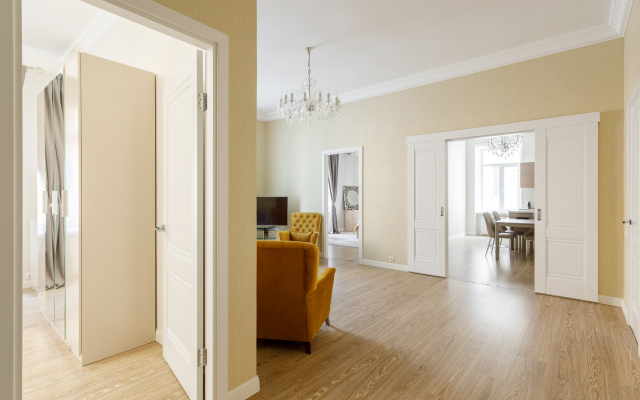 Luchshaya Kvartira with 3 bedrooms near Kremlin