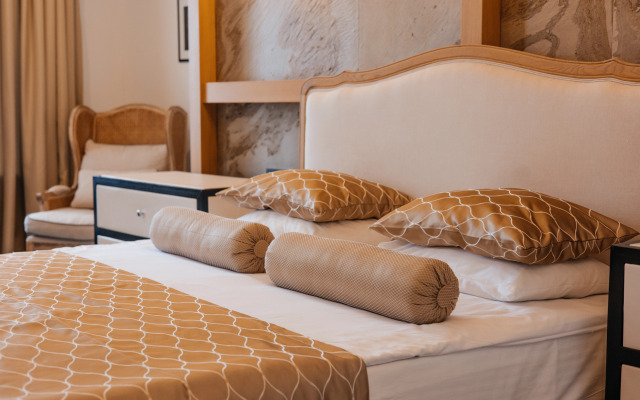 Shirvanshah Hotel