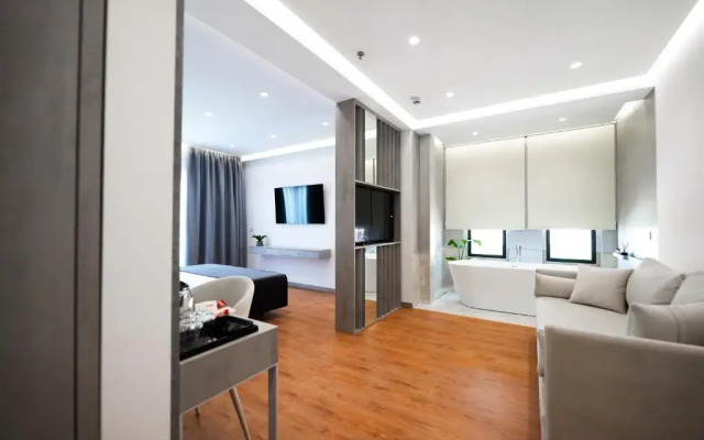 Отель Naos Luxury