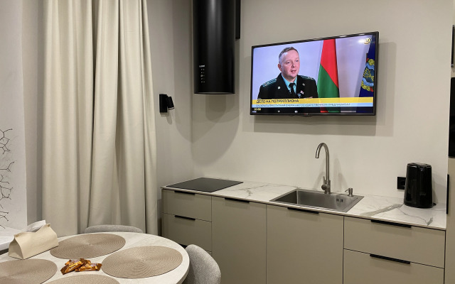 Lux U Metro Grushevkа Apartment