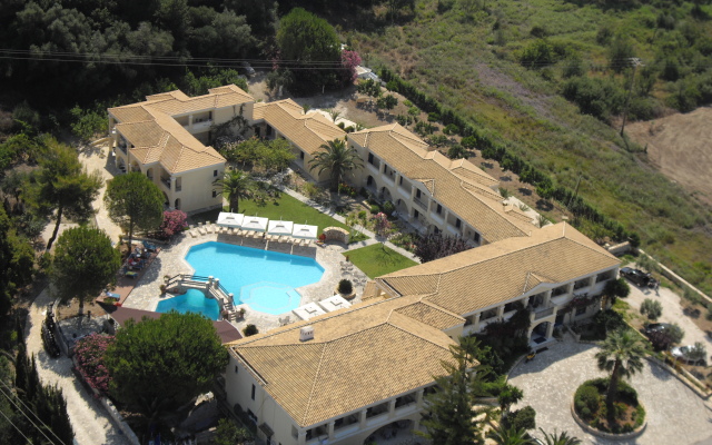 Karavostasi Beach Hotel