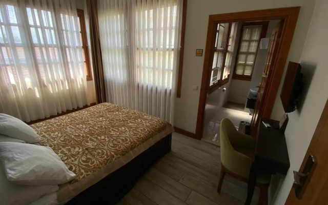 WOO Town Suites