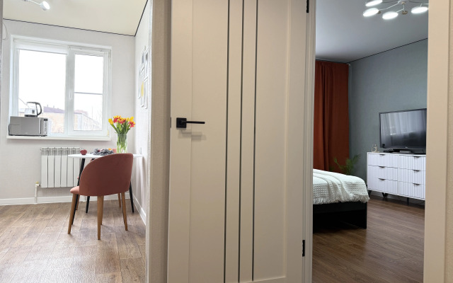 Skandinavskaya ryadom s trassoy M4 i tsentrom goroda Flat