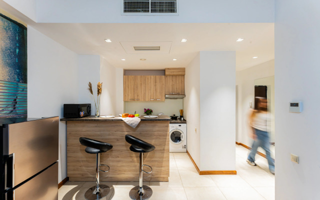 KeyGo #0099, 1 Bedroom, Balcony, Near National Gallery Apartments