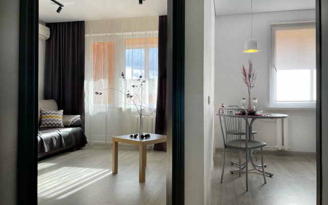 KvartAp Na Romantikov 1 Apartments