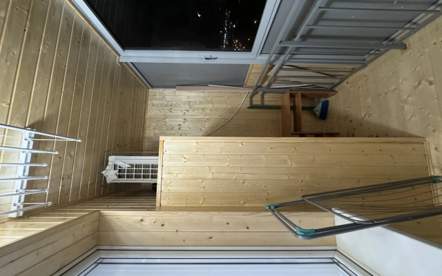 V Centre u Metro s Igrovoj Pristavkoj Flat