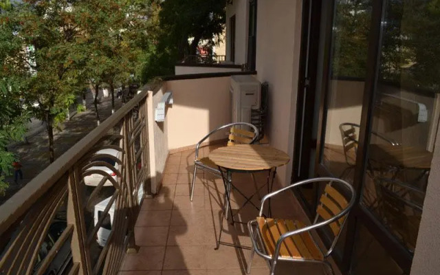 De Paris Guest House