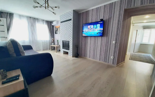 V Samom Tsentre S Kaminom Flat