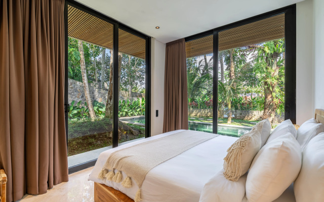 Novaya Stilnaya, Ogromny Basseyn, Ubud, X10 Villa