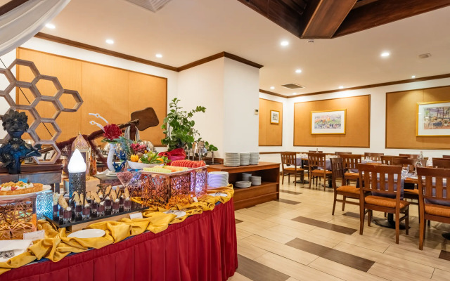 Hulhule Island Hotel
