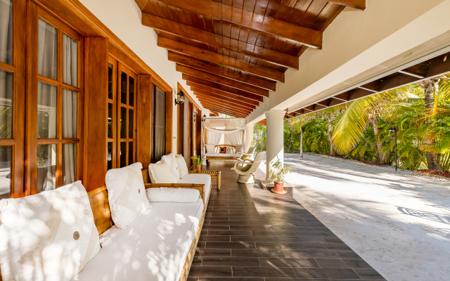 Luxury & Stunning Villa in Cocotal with Pool Villa