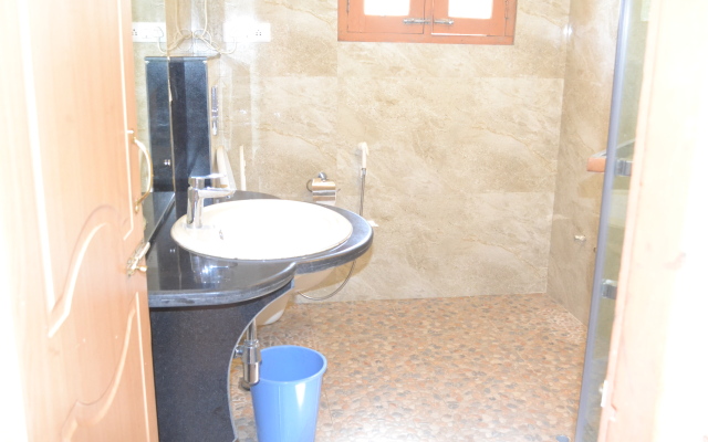 Chinar Bay Hotel